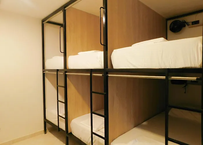 La Familia Hostel - Manila