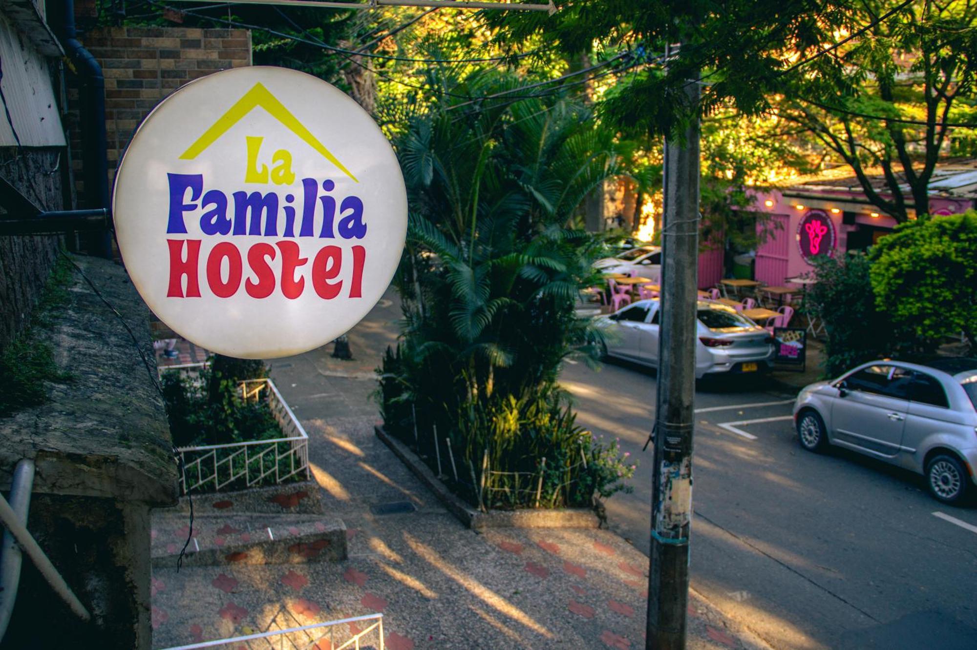La Familia - Manila Hostal